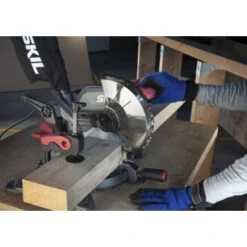 SKIL Afkortzaag / Verstekzaag 216mm 1305AA 1600W + Snelklem 9 SKIL Afkortzaag / Verstekzaag 216mm 1305AA 1600W + Snelklem -Kwaliteit Gereedschapswinkel 123 2639