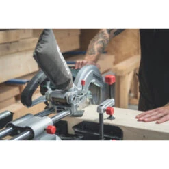 Metabo Afkortzaag KGS 254 M 9 Metabo Afkortzaag KGS 254 M -Kwaliteit Gereedschapswinkel 123 3270