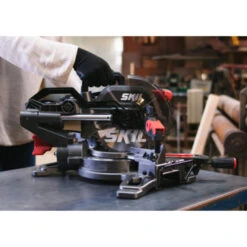 SKIL 20V Afkortzaag / Verstekzaag 216mm Met Trekfunctie En Laser 3590AA Incl. 4.0Ah Accu + Snellader -Kwaliteit Gereedschapswinkel 123 3567