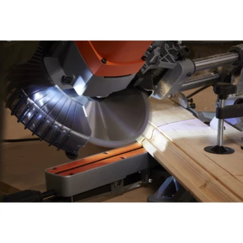 Black & Decker BLACK+DECKER 1600W 216mm Afkort- En Verstekzaag BES700-QS 6 Black & Decker BLACK+DECKER 1600W 216mm Afkort- En Verstekzaag BES700-QS - Afbeelding 4